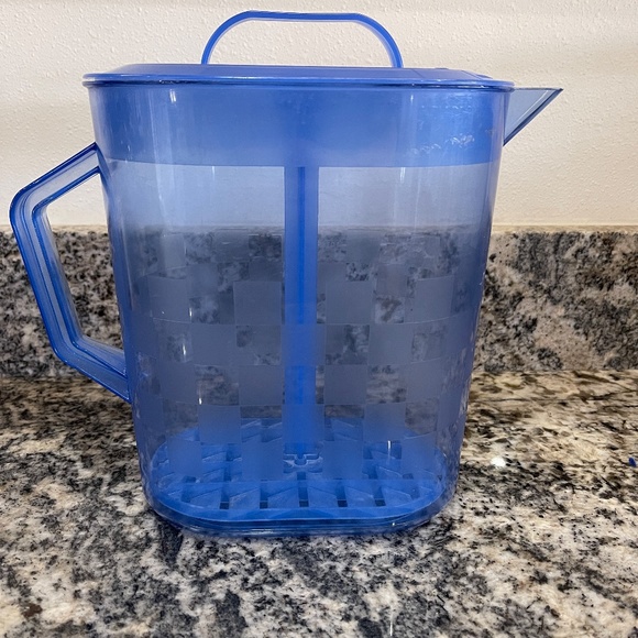 The Pampered Chef Blue Quick Stir Pitcher 1 Gallon 4 Qt. Hard to Find - Picture 2 of 5